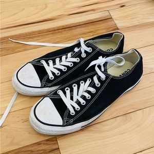 Converse All Star Low Top Shoes Size 9.5 Men / 11.5 Women